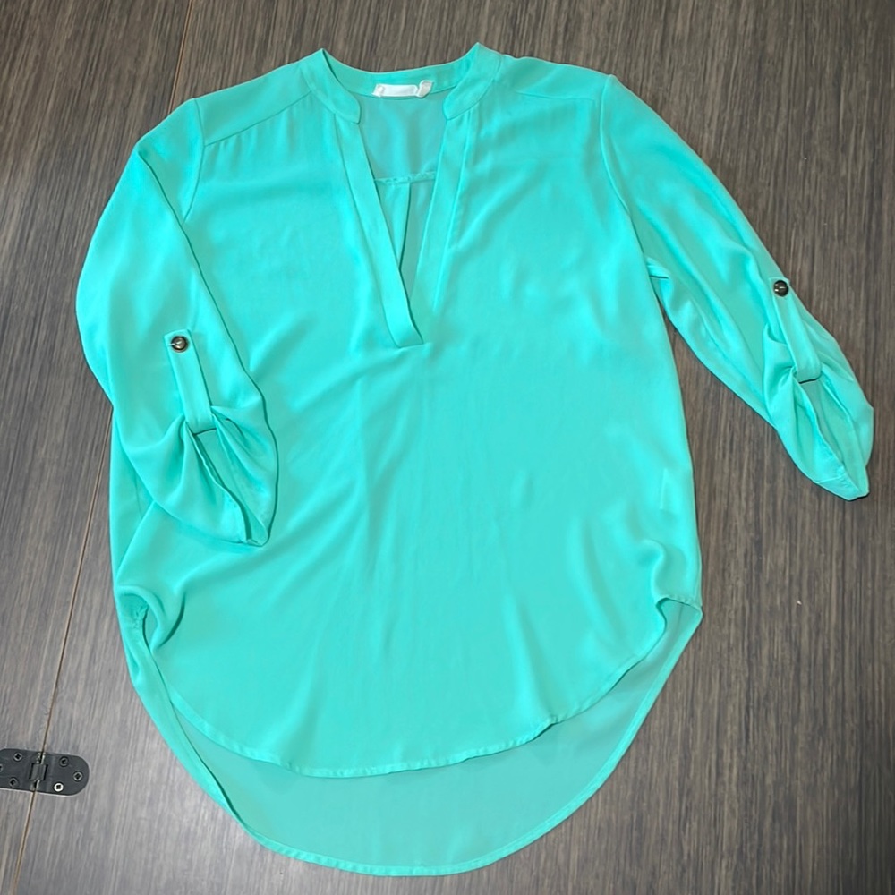 Lush teal 3/4 sleeve v-neck blouse